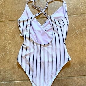 Cupshe size small one piece swimsuit